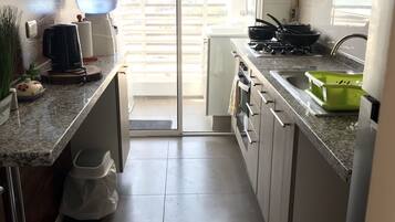 Superior Apartment | Private kitchen | Oven, stovetop, electric kettle, toaster