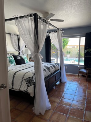 4 habitaciones, tabla de planchar con plancha y cuna de viaje