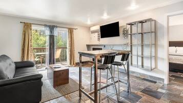 TV, fireplace, offices