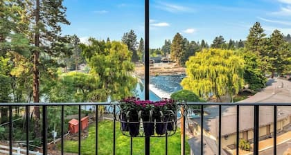 Condo near Downtown Bend - Top-floor with Riverview!