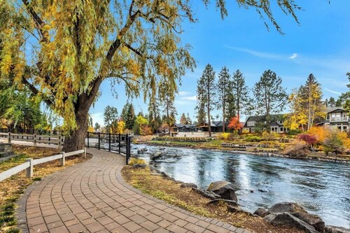 Ground level Condo near Downtown Bend