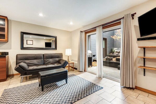 Télévision, cheminée