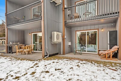 "Mount Your Blessings"-Upscale condo on edge of downtown