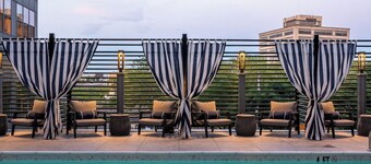 King 1BR W/ Parking, Pool & Gym