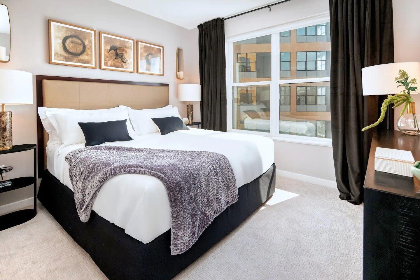 King 1BR Apt w/ Cozy Den & Luxury Amenities