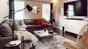 Smart TV, stereo - Hot Tub Beautiful Downtown Indy Home! (Indianapolis)