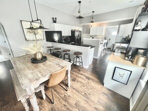 Dining - Hot Tub Beautiful Downtown Indy Home Near Lucas Oil! (Indianapolis)