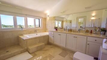 Elite Villa | Bathroom | Separate tub and shower, free toiletries, hair dryer, bathrobes