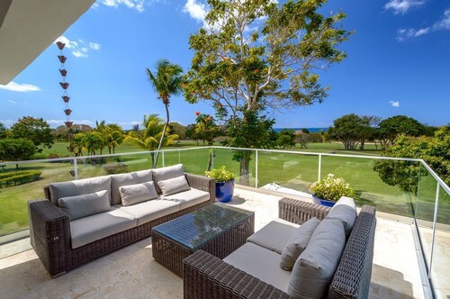 Private Villa with Pool and Golf Cart