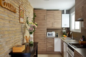 Een magnetron, een oven, een vaatwasser