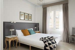 3 habitaciones y tabla de planchar con plancha 