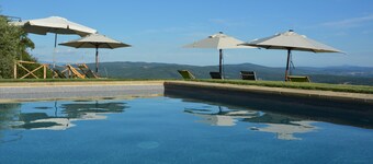 LA RONDINAIA. CHARMING HOUSE WITH GARDEN AND POOL. AMAZING VIEW