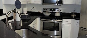 Spacious Modern Apartment, 25MIN NYC!