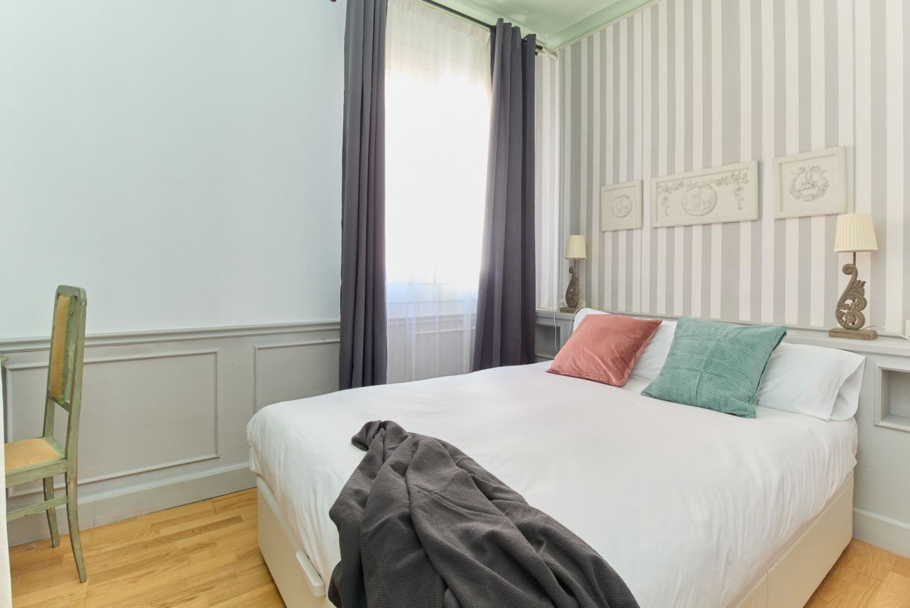 3 chambres, fer et planche à repasser