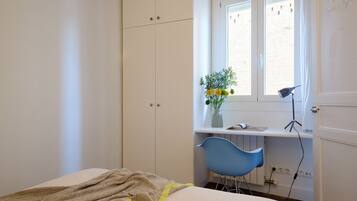 3 Schlafzimmer, Bügeleisen/Bügelbrett