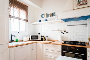 Microondas, horno y lavavajillas