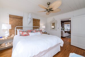 1 Schlafzimmer, Schreibtisch, Bügeleisen/Bügelbrett, Reisekinderbett