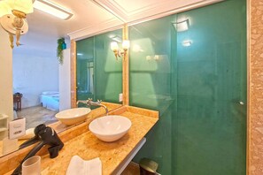 Suite Deluxe | Bany | Dutxa i tovalloles
