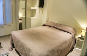 1 chambre, fer et planche Ă repasser, Wi-Fi gratuit, draps fournis