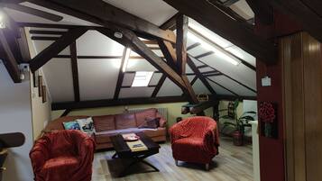 Apartment | Ruang tamu | 30 inci televisyen dengan digital