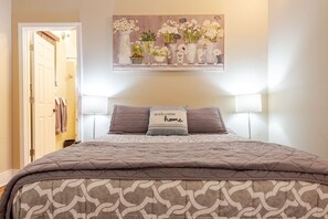 1 habitación, tabla de planchar con plancha, wifi gratis y ropa de cama