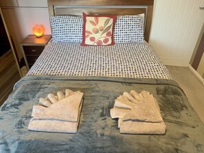 2 bedrooms, iron/ironing board, travel crib, free WiFi