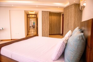 3 chambres, fer et planche à repasser, Wi-Fi gratuit, draps fournis