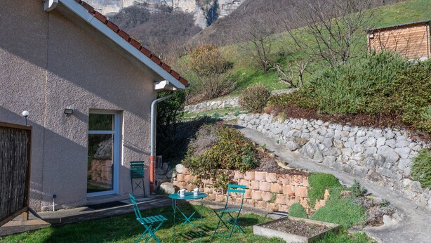 A house with a patio, a stone wall, and a view of mountains. - #CP - House - Magnificent view - garden 💓 (Lumbin)