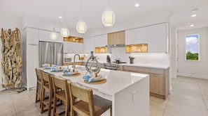 Fridge, microwave, oven, stovetop - Pool Volleyball-Gulf Views-Steps to Beach-Rooftop (Siesta Key)