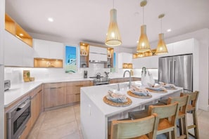 Fridge, microwave, oven, stovetop - Steps to Beach/Gulf Views/Pool Volleyball/Slide (Siesta Key)