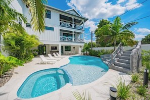 Outdoor pool, a heated pool - Resort Pool w/Slide - Walk to Beach & Village (Sarasota)