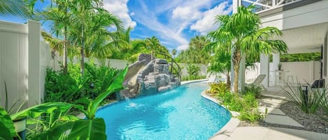 Piscine extérieure, piscine chauffée