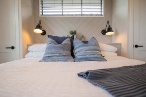 5 bedrooms, desk, iron/ironing board, free WiFi