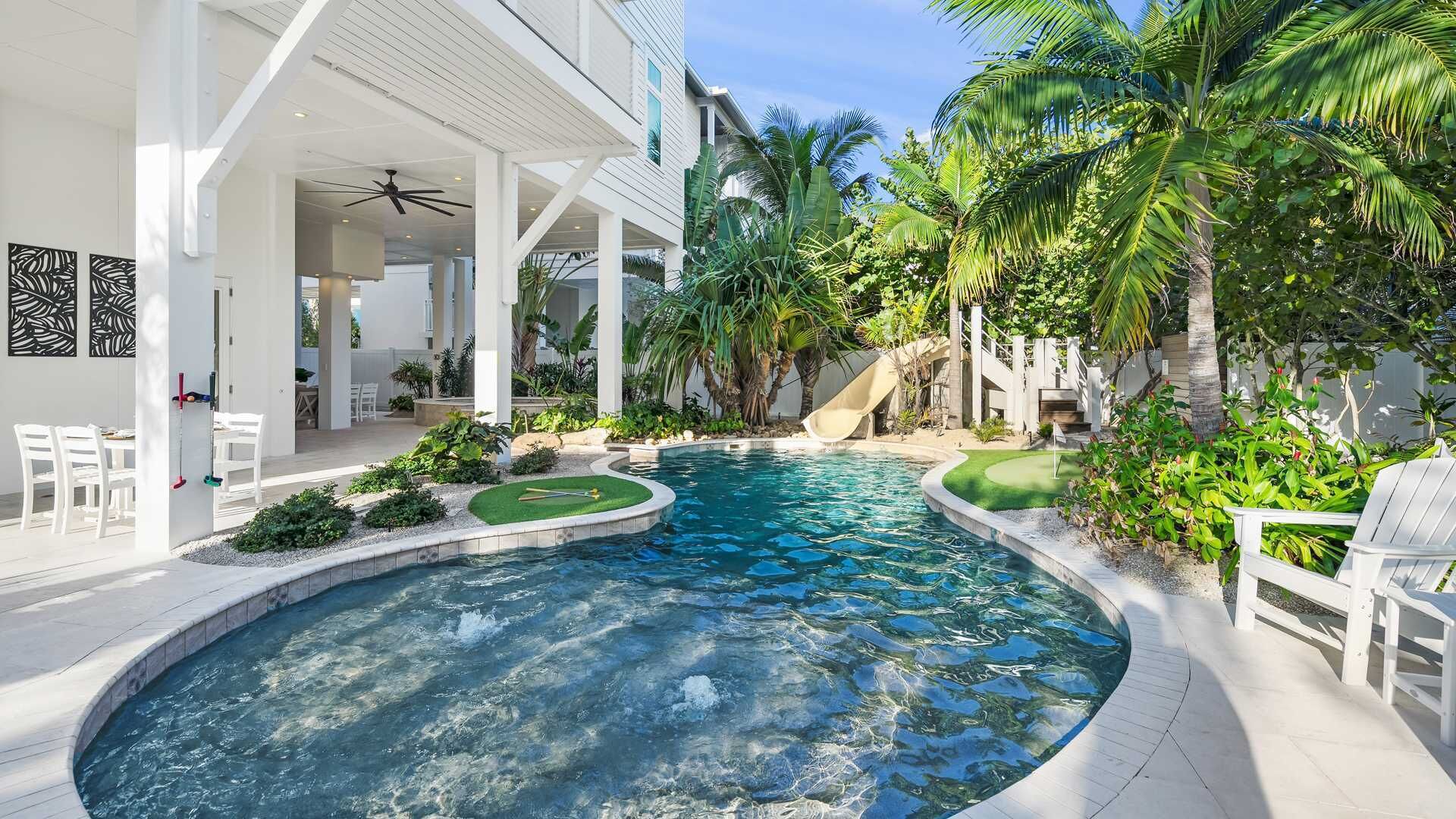 Utomhuspool och uppvärmd pool