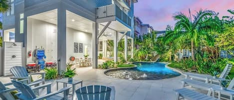 Alberca al aire libre y alberca climatizada