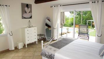 1 chambre, fer et planche à repasser, Wi-Fi gratuit, draps fournis