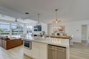 Interior - Incredible Intracoastal Views • Heated Pool • Minutes from Fort Lauderdale Beach (Fort Lauderdale)