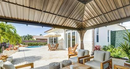 Incredibly beautiful intracoastal views heated pool, minutes from the beach