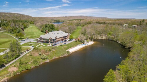 Peoples favorite! Come ski the Poconos, & enjoy the Winter wonderland!-Sleeps 13