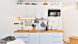 A compact kitchen with white cabinets, a wooden countertop, a microwave, and a coffee maker. - Immodreams - Le Vivace - Avoriaz (Avoriaz)
