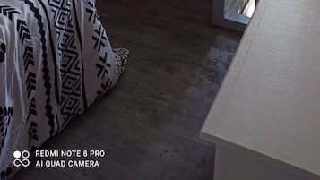 1 chambre, fer et planche à repasser, Wi-Fi gratuit, draps fournis