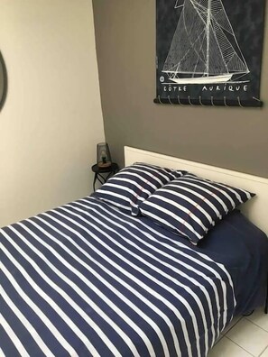 2 chambres, fer et planche à repasser, draps fournis