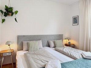 1 bedroom, iron/ironing board, free WiFi, bed sheets - Vacation apartment in the beautiful village - idyllic location with terrace and garden (Bodolz)