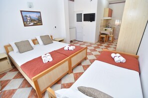 1 bedroom, in-room safe, iron/ironing board, free WiFi