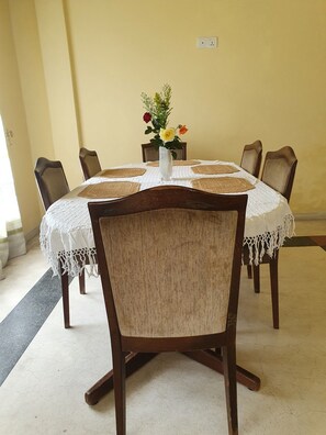 Dining - Cheerful One Bedroom Apartment in the heart of Kandy City (Kandy)