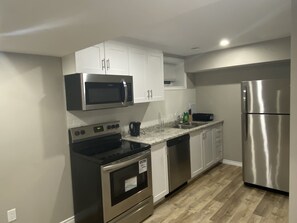 Fridge, microwave, stovetop, dishwasher
