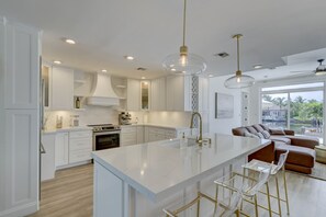 Fridge, microwave, oven, stovetop - Incredibly beautiful intracoastal views, centrally located ,heated pool⭐️⭐️⭐️ (Fort Lauderdale)