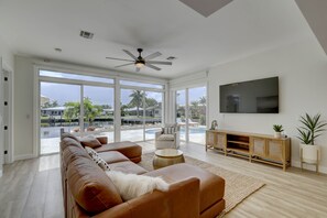 Smart TV - Incredibly beautiful intracoastal views, centrally located ,heated pool⭐️⭐️⭐️ (Fort Lauderdale)