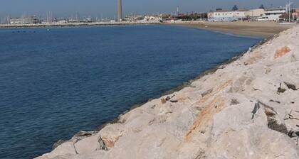 Beautiful 90m2 villa in quiet location with garden & parking 10mn from beaches (by car)