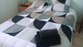 3 bedrooms, iron/ironing board, free WiFi, bed sheets